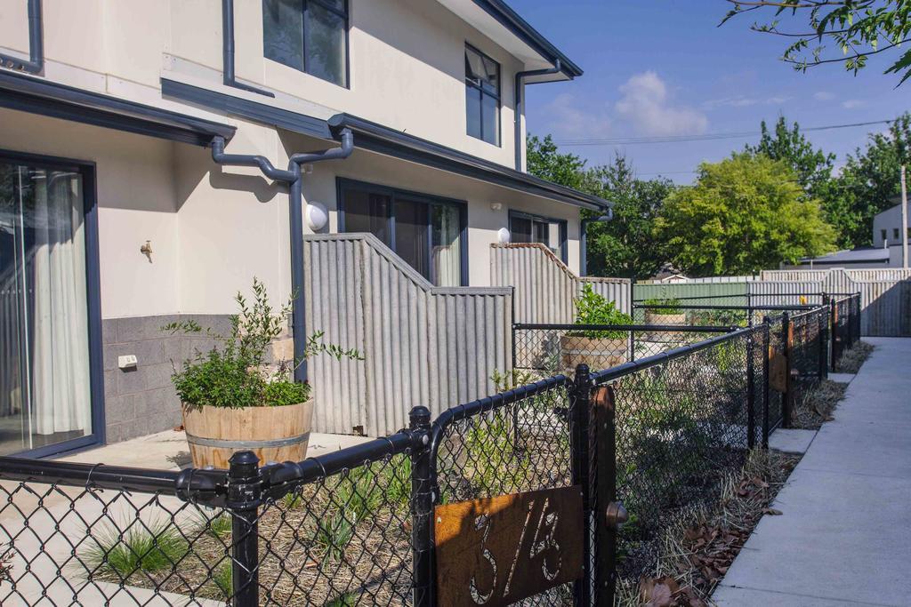 One Of A Kind Apartments Canberra Esterno foto